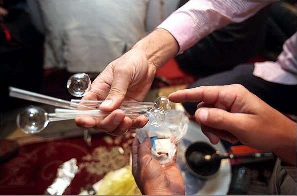 یک کیلو و 695 گرم شیشه توسط پلیس قم کشف شد