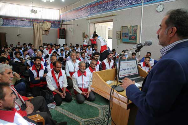 110 تن از جوانان و امدادگران هلال احمر قم به مناطق سیل زده لرستان اعزام شدند 110 تن از جوانان و امدادگران هلال احمر قم به مناطق سیل زده لرستان اعزام شدند
