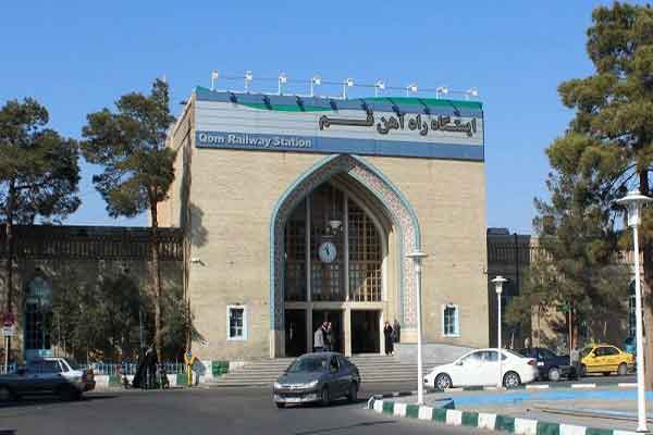 دستگیری سارقان ۲ و نیم تن ریل راه آهن در قم دستگیری سارقان ۲ و نیم تن ریل راه آهن در قم