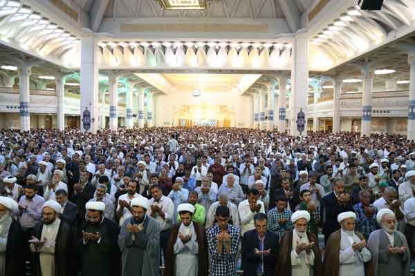 نماز عید فطر در قم برگزار شد