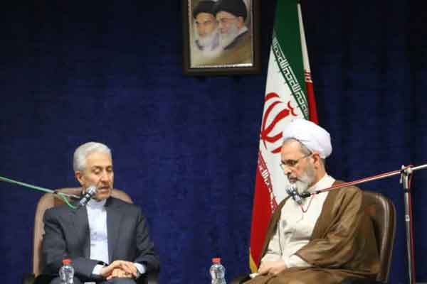 آیت الله اعرافی عضو هیات امنای دانشگاه قم شد آیت الله اعرافی عضو هیات امنای دانشگاه قم شد