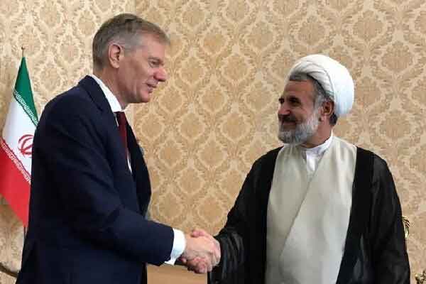 رئیس کمیسیون امنیت ملی مجلس به حواشی دیدارش با سفیر انگلیس پاسخ داد رئیس کمیسیون امنیت ملی مجلس به حواشی دیدارش با سفیر انگلیس پاسخ داد