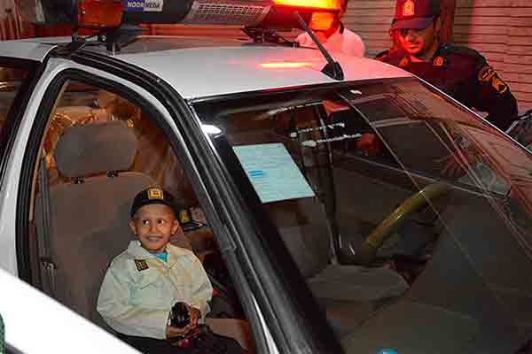 کودک 6 ساله مبتلا به سرطان در قم پلیس شد