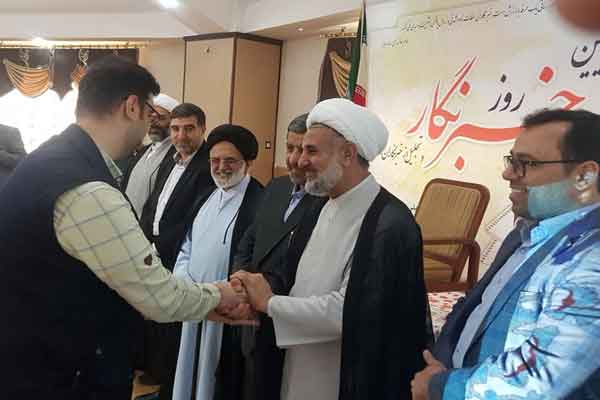 سپاه از خبرنگاران و عکاسان فعال استان قم تجلیل کرد سپاه از خبرنگاران و عکاسان فعال استان قم تجلیل کرد