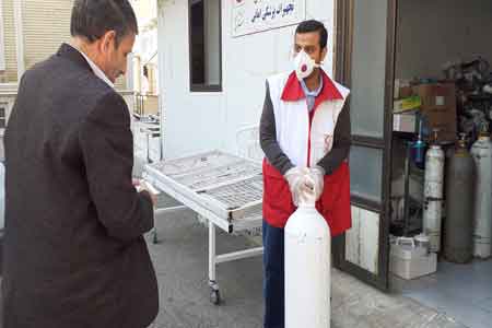 کمک صد میلیون ریالی خیر قمی به بانک تجهیزات پزشکی امانی هلال احمر کمک صد میلیون ریالی خیر قمی به بانک تجهیزات پزشکی امانی هلال احمر