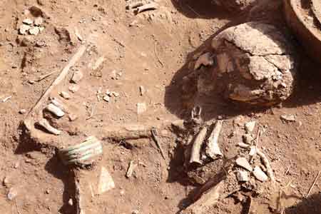 کشف گورستان باستانی با 5800 سال قدمت در روستای خاوه