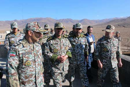 فرمانده پدافند هوایی ارتش از گروه پدافند هوایی حضرت معصومه (س) در فردو بازدید کرد