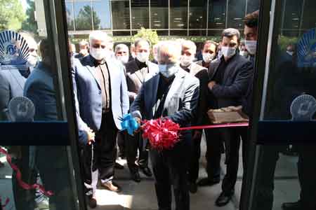 ساختمان جدید مدیریت شعب بانک تجارت استان قم افتتاح شد