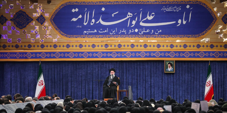 در مقابل جنگ نرم دشمن بی‌تفاوت نباشیم با همراهی مردم دشمن را به زانو در می‌آوریم