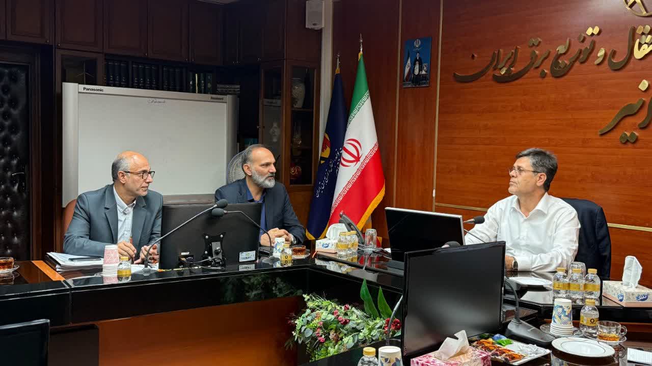 قدردانی مدیرعامل توانیر از عملکرد و تلاشهای مجموعه شرکت توزیع برق قم قدردانی مدیرعامل توانیر از عملکرد و تلاشهای مجموعه شرکت توزیع برق قم