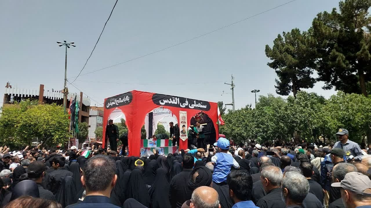 پیکر مطهر چهار شهیدعزت و اقتدار میهن در قم تشییع شد پیکر مطهر چهار شهیدعزت و اقتدار میهن در قم تشییع شد