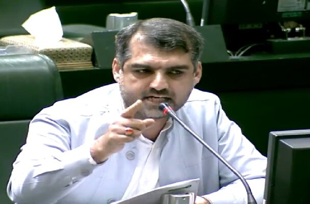 مردم از ما چفیه انداختن و شعر و شعار نمی‌خواهند؛ از ما عمل می‌خواهند