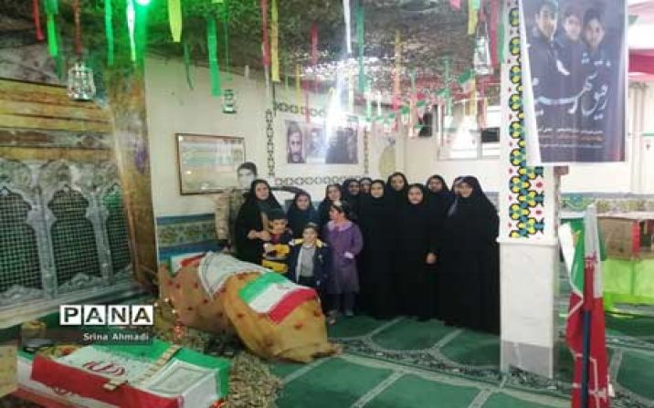 نمایشگاه دستسازههای دانشآموزی در دبیرستان ریحانه قم نمایشگاه دستسازههای دانشآموزی در دبیرستان ریحانه قم