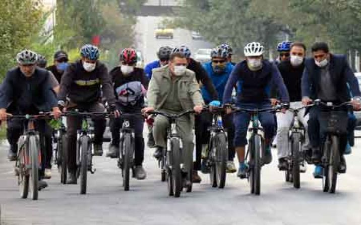 همایش دوچرخه‌سواری نوجوانان به مناسبت دهه کرامت در قم برگزار شد
