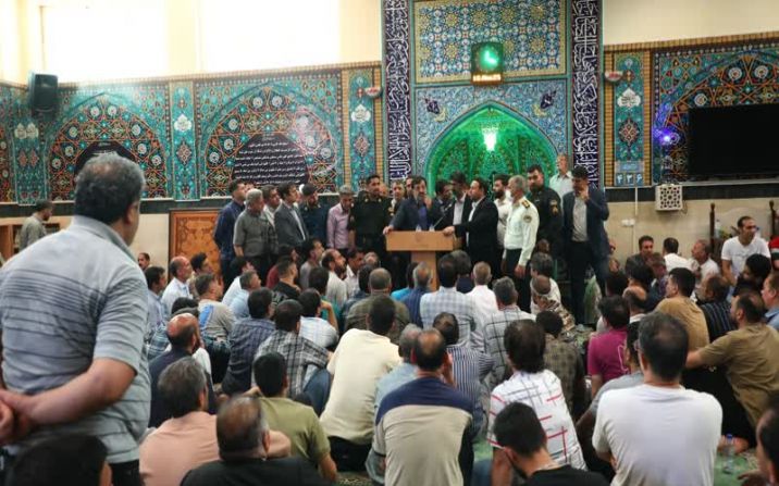 دیدار صمیمی استاندار با جمعی از نانوایان و کارگران نانواییهای قم دیدار صمیمی استاندار با جمعی از نانوایان و کارگران نانواییهای قم