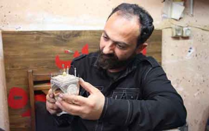 ساخت ماکت حرم حضرت زینب (س) بر روی انگشتر توسط هنرمندقمی ساخت ماکت حرم حضرت زینب (س) بر روی انگشتر توسط هنرمندقمی