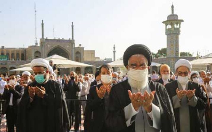 نماز عید فطر در حرم حضرت معصومه (س) و مسجد جمکران اقامه شد نماز عید فطر در حرم حضرت معصومه (س) و مسجد جمکران اقامه شد