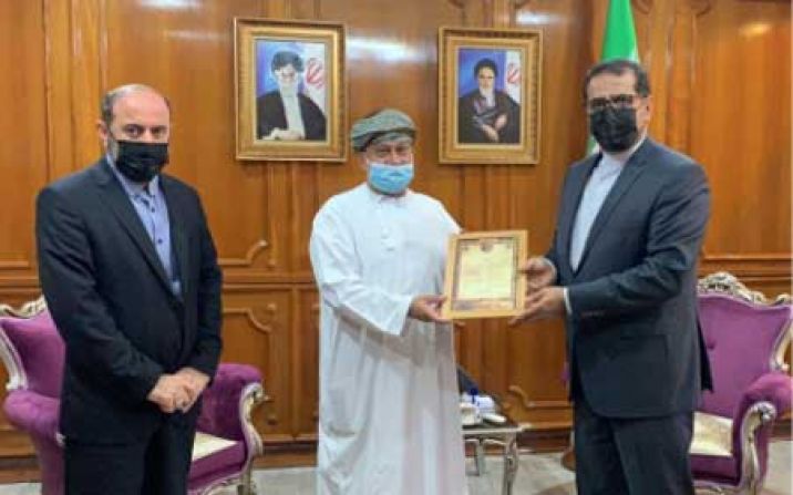 تقدیر از مروج نمونه فرهنگ رضوی در کشور عمان تقدیر از مروج نمونه فرهنگ رضوی در کشور عمان