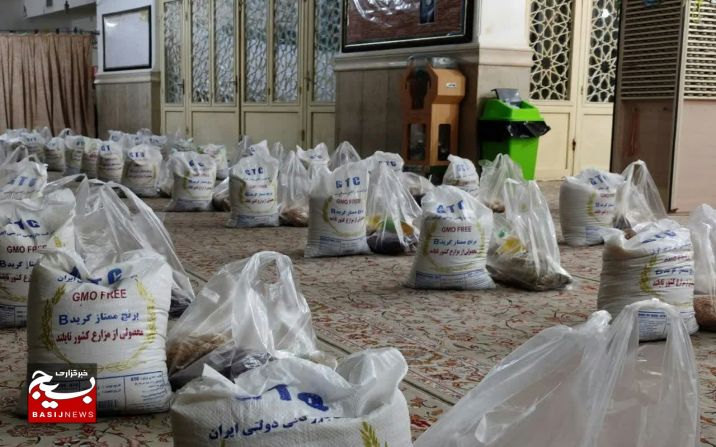 توزیع 20 هزار بسته معیشتی بین نیازمندان قم توزیع 20 هزار بسته معیشتی بین نیازمندان قم